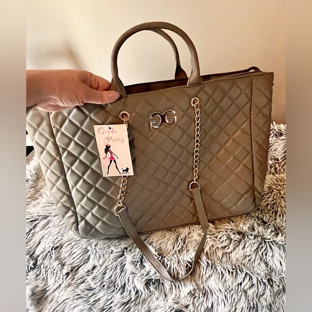 Gilda Paris Large Grey Quilted Travel Tote Bag with Gold Hardware - Picture 2 of 9